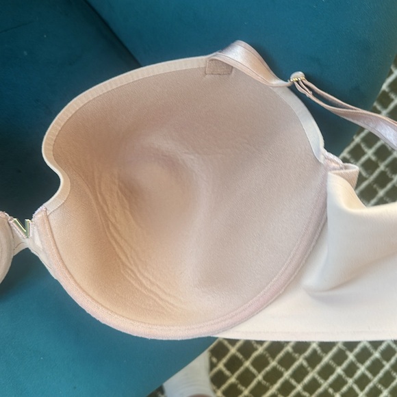 Victoria Secret LOVE CLOUD Smooth Lightly Lined Demi Bra 38DDD - Picture 5 of 11